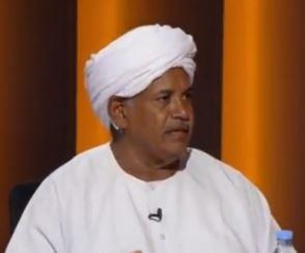 بالفيديو: المقيم السوداني المعروف بـ”مرحب بالفزعة” يروي تفاصيل قصته الصعبة التي عاشها في الصحراء قبل إنقاذه