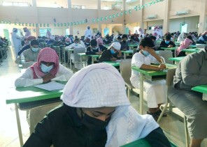 مدير مجمع آل مشحنة التعليمي : أكثر من 480 طالب يؤدون إختبارات اليوم الأول بأريحية تامة.