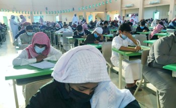 مدير مجمع آل مشحنة التعليمي : أكثر من 480 طالب يؤدون إختبارات اليوم الأول بأريحية تامة.