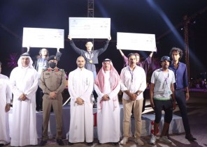 رئيس الاتحاد السعودي للرياضة للجميع يكرم الفائزين في نصف ماراثون الخبر الدولي