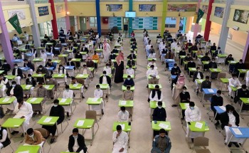 مدير مكتب تعليم صوير يتفقد سير الاختبارات في المدارس