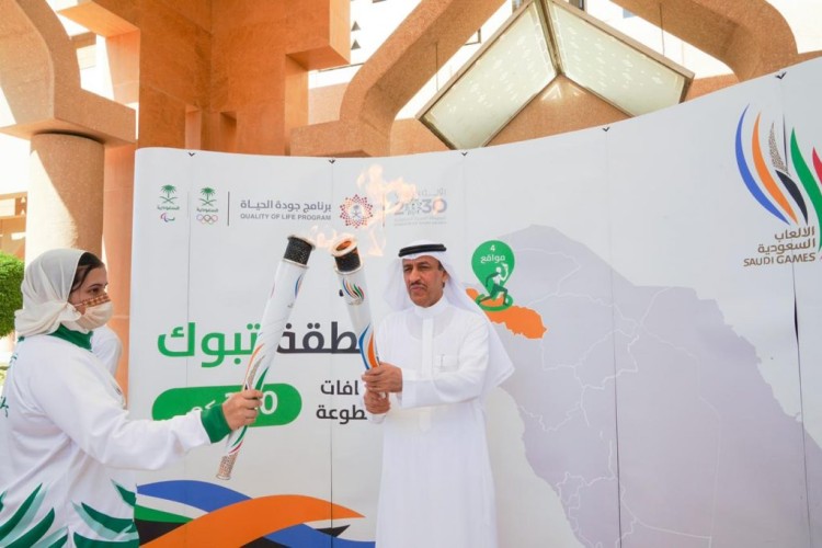وكيل إمارة منطقة تبوك يتسلم شعلة دورة الألعاب السعودية 2022