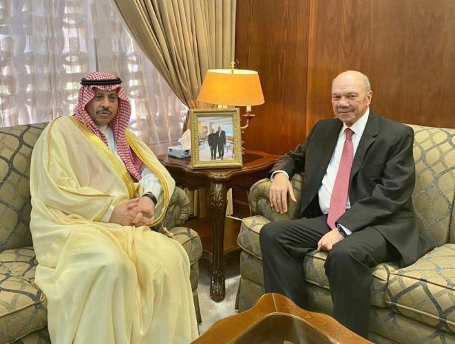 سفير خادم الحرمين الشريفين بالأردن يلتقي دولة رئيس مجلس الأعيان الأردني