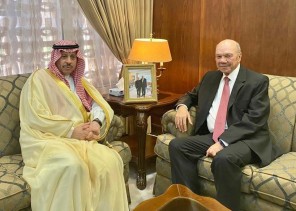 سفير خادم الحرمين الشريفين بالأردن يلتقي دولة رئيس مجلس الأعيان الأردني