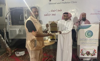 شيخ قرية السلامة السفلى يكرم العيادات المتنقلة التابعة لجمعية الإحسان الطبية الخيرية