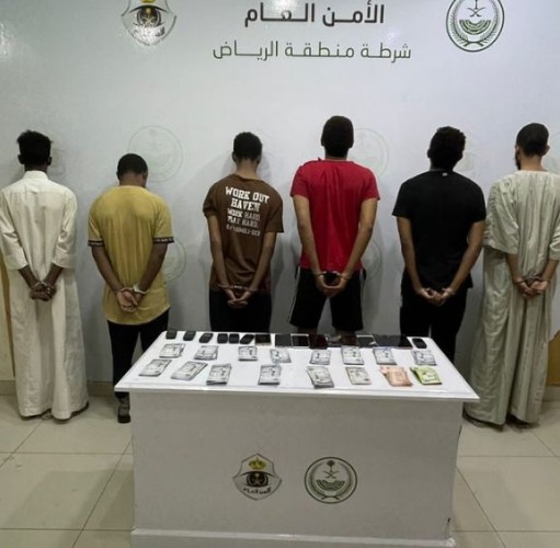 شرطة الرياض: القبض على 5 مخالفين لنظام أمن الحدود ومقيم لارتكابهم حوادث جنائية تمثلت في الترصد لعملاء المصارف والبنوك