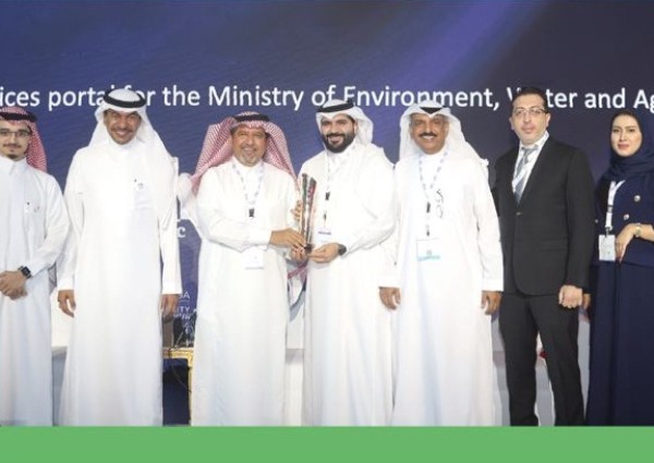 “البيئة” تحصل على جائزة أفضل مشروع تقني بالمملكة لعام 2022 عن منصة “نما” الإلكترونية