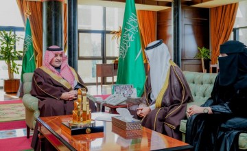 سمو أمير منطقة تبوك  يستقبل رئيس واعضاء فرع الجمعية السعودية للإدارة الصحية بالمنطقة