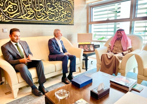 سفير خادم الحرمين بالأردن يلتقي بمساعد الأمين العام للأمم المتحدة والمنسق الإقليمي للشؤون الإنسانية للأزمة السورية