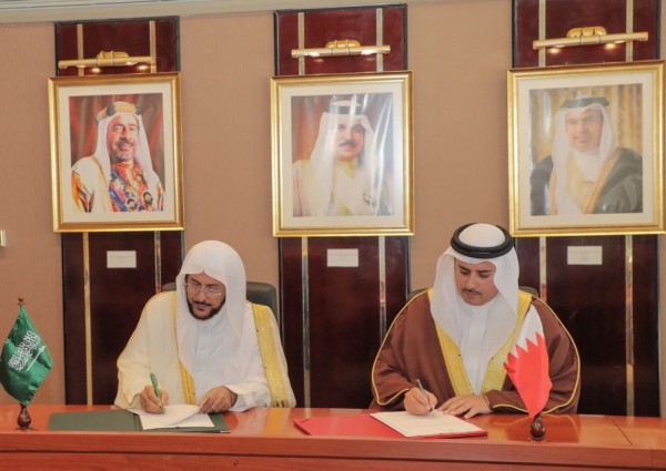 بالصور .. ولي عهد مملكة البحرين يستقبل وزير الشؤون الإسلامية