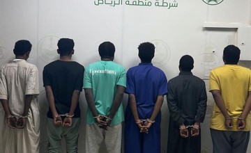 شرطة الرياض تلقي القبض على 6 مقيمين قاموا بسرقة المركبات أثناء وقوفها