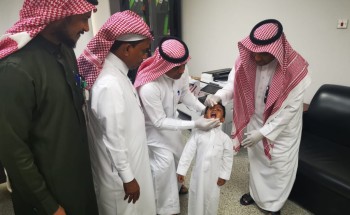 رئيس مركز الشقيق يدشن حملة التطعيم ضد شلل الأطفال بمركز الرعاية الأولية بالشقيق