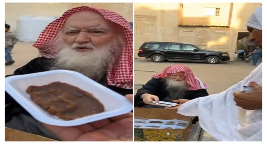 “لوجه الله”.. بالفيديو: رجل يبلغ من العمر 95 عاما يوزع التمر والحلويات والشاي والقهوة على المحتاجين يومياً