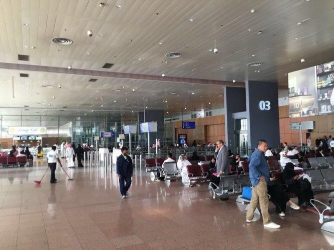 مطار الملك عبدالعزيز الدولي بجدة يتوعد كل من يقوم بنقل الركاب بطريقة غير نظامية
