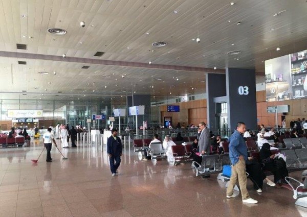 مطار الملك عبدالعزيز الدولي بجدة يتوعد كل من يقوم بنقل الركاب بطريقة غير نظامية