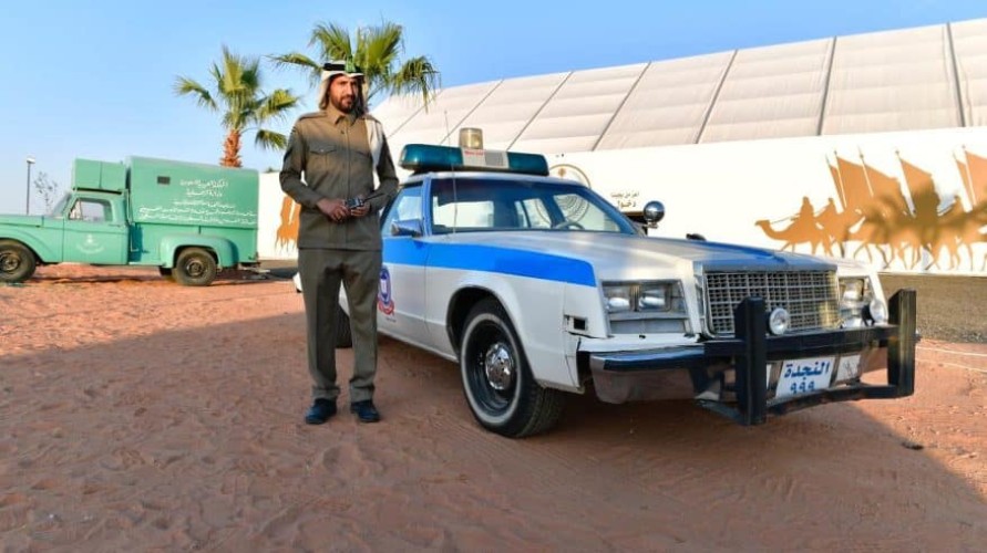 في معرض وزارة الداخلية .. عرض أقدم الدوريات الأمنية الميدانية بمهرجان الملك عبدالعزيز للإبل