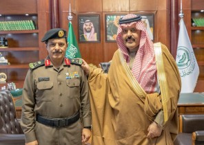 أمير حائل يقلد نائب مدير شرطة المنطقة اللواء عبد العزيز الشهراني رتبته الجديدة