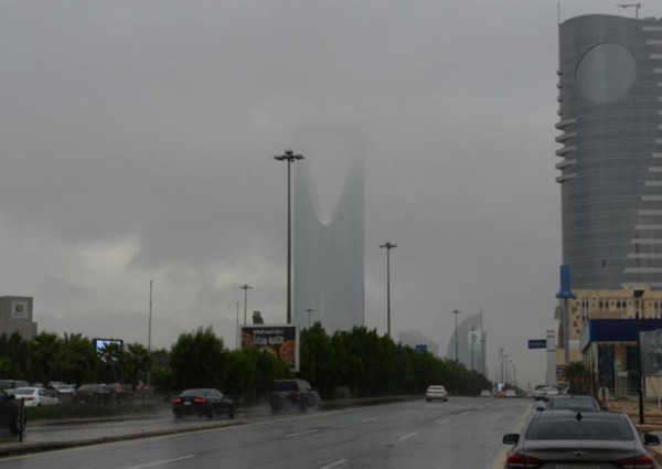 الأرصاد: عواصف رعدية مصحوبة بأمطار متوسطة إلى غزيرة على مناطق الرياض والقصيم والجوف والحدود الشمالية