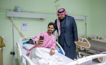 أمير الحدود الشمالية يتفقد مستشفى محافظة العويقيلة المركزي