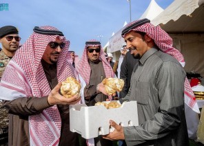 سمو أمير القصيم يزور مهرجان الفقع بمركز شري