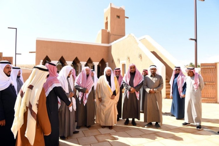وزير الشؤون الإسلامية يزور مسجدي المقبل والعجلان التاريخيين في منطقة القصيم