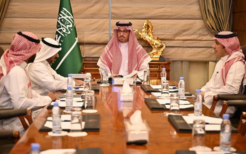 سمو الأمير سعود بن جلوي يرأس اجتماعاً لمناقشة “الدراسات البيئية عن محافظة جدة”