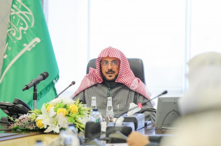 بالصور .. وزير الشؤون الإسلامية يناقش احتياجات ومشاريع فرع الوزارة بمنطقة الرياض