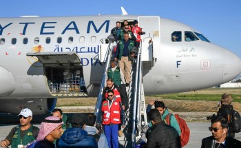 وصول أولى طلائع الجسر الجوي السعودي إلى مطار أضنة للمشاركة في مساعدة متضرري الزلزال في سوريا وتركيا