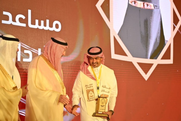ثلاثة من تعليم صبيا يحظون بتكريم أمير المنطقة بجائزة جازان للتفوق والإبداع في دورتها 15