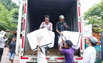 مركز الملك سلمان للإغاثة يوزع أكثر من 7 أطنان من السلال الغذائية في العاصمة الإندونيسية جاكرتا