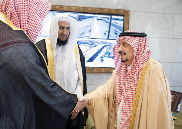سمو الأمير فيصل بن بندر بن عبدالعزيز يستقبل رئيس المحكمة العامة بالمنطقة