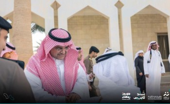 الأمير منصور بن محمد بن سعد يقيم مأدبة إفطارٍ رمضانية لأبنائه من جمعية رعاية الأيتام بـ حفر الباط