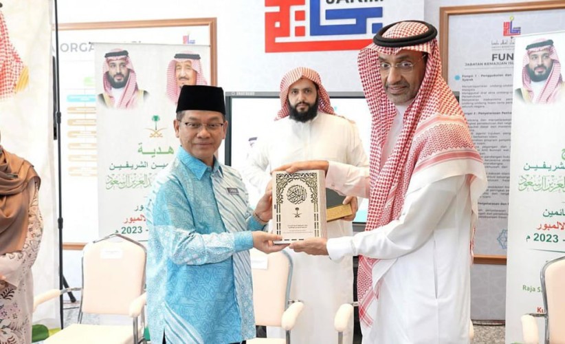 وزارة الشؤون الإسلامية تدشن هدية خادم الحرمين من التمور والمصاحف وتفطير الصائمين في ماليزيا