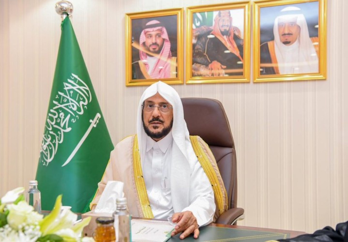 وزير الشؤون الإسلامية يناقش احتياجات فرع الوزارة بالمدينة المنورة ويؤكد على جاهزية المساجد واكتمال الخدمات