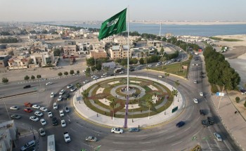 أمانة الشرقية تزين الميادين والطرق الرئيسية ومبانيها بالأعلام احتفاء بيوم العلم السعودي