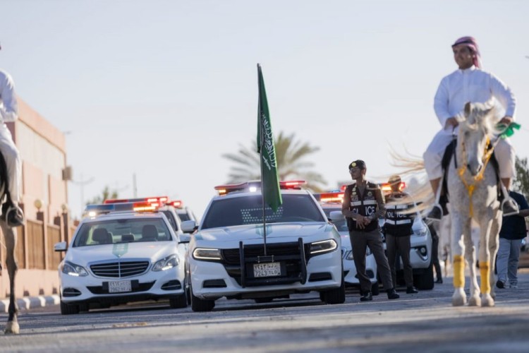 ٣٨٠٠ علم سعودي في احتفالات مهرجان زيتون الجوف الدولي بيوم العلم