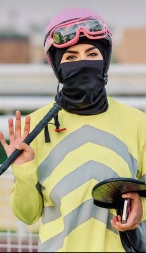 اول خيالة سعودية تحقق المركز الرابع في سباقات السرعة بميدان الملك عبدالعزيز