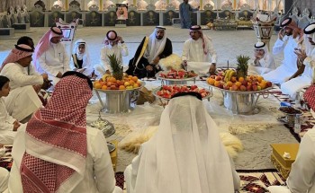 إبن خزيم  يقيم مأدبة أفطار جماعي في ديوانه الخاص بمركز الخفيج بمناسبة حلول عيد الفطر المبارك