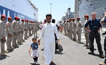وصول 20 مواطناً سعودياً و1866 شخصاً من رعايا الدول الشقيقة والصديقة إلى جدة على متن إحدى السفن التابعة للمملكة (أمانة) من السودان