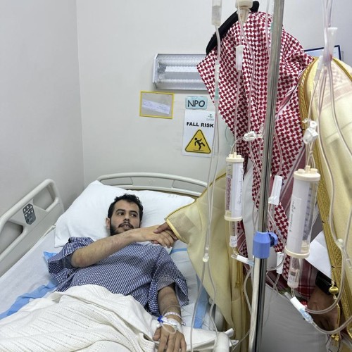 القحطاني “يعايد المرضى بمستشفى فيفاء العام