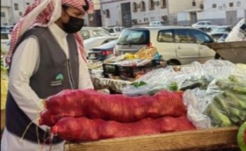 بمشاركة الجهات الأمنية مداهمة  سوق عشوائي بعتيبية مكة