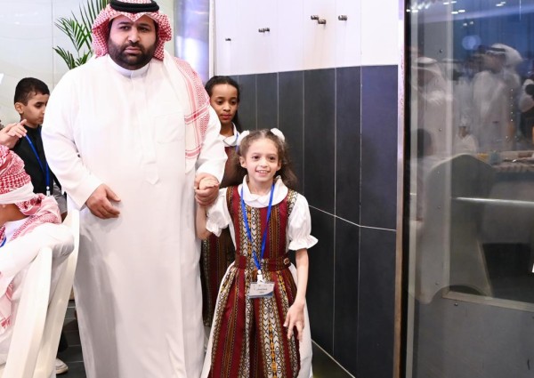 سمو الأمير محمد بن عبدالعزيز يشارك عدداً من الأيتام وذوي الإعاقة وأبناء الشهداء إفطارهم الرمضاني