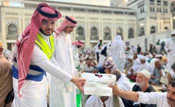 جمعية الحديبية توزع 45.000 وجبة “إفطار صائم” في المسجد الحرام خلال النصف الأول من رمضان