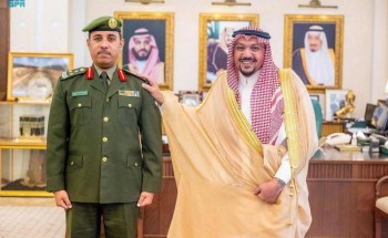 أمير القصيم يقلد مدير جوازات المنطقة العميد فهد العسعوس رتبته الجديدة