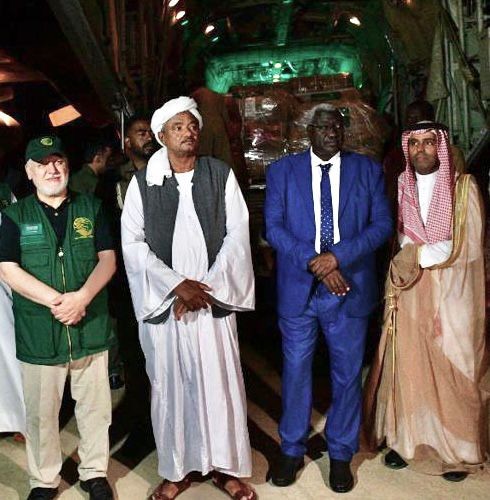 نائب سفير المملكة لدى السودان يلتقي فريق مركز الملك سلمان للإغاثة