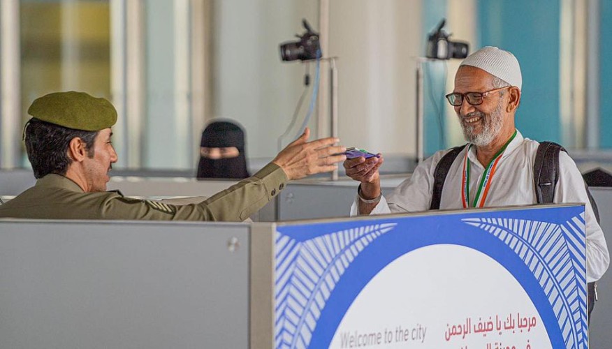 جوازات مطار الأمير محمد بن عبدالعزيز الدولي تستقبل رحلات ضيوف الرحمن من جمهورية الهند