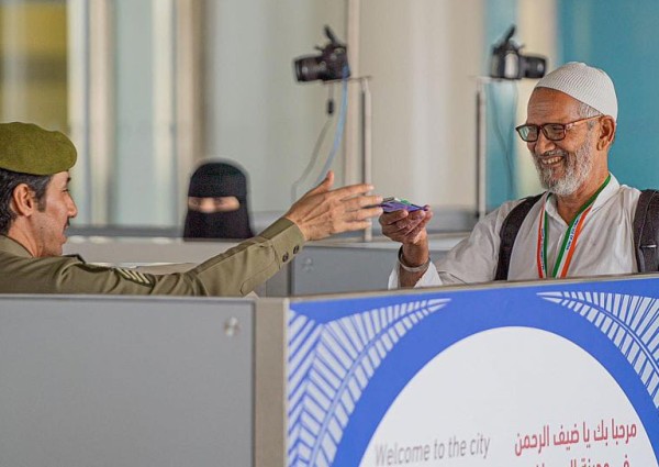 جوازات مطار الأمير محمد بن عبدالعزيز الدولي تستقبل رحلات ضيوف الرحمن من جمهورية الهند