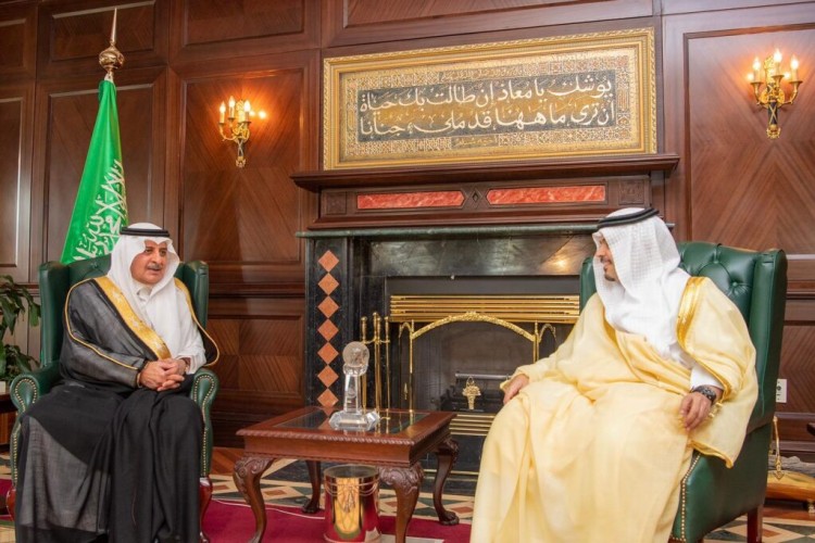 أمير تبوك يستقبل سفير مملكة البحرين لدى المملكة
