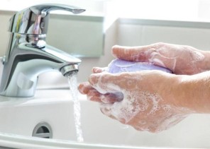 دراسة علمية : غسل اليدين بالصابون يقلل احتمالات الإصابة بأمراض الجهاز التنفسي الحادة