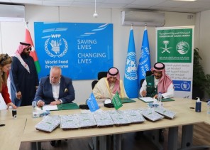 سفير خادم الحرمين بالأردن يدشن حملة توزيع 500 طن متري من التمور السعودية المخصصة لبرنامج الأغذية العالمي